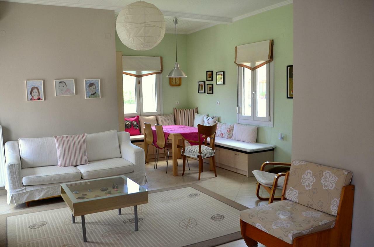 Family And Relaxing House In A Village Rodotopi Экстерьер фото